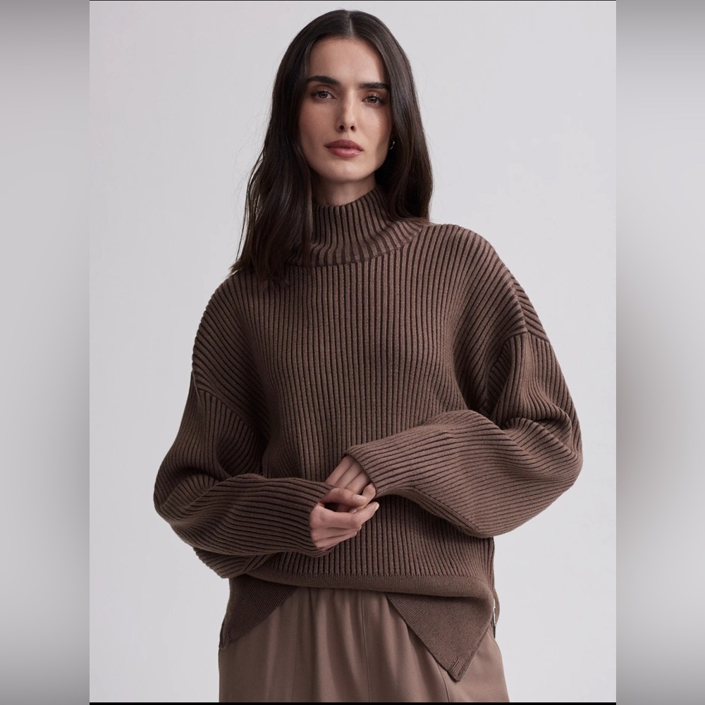 Varley Mauve-Brown Ribbed Turtleneck Sweater